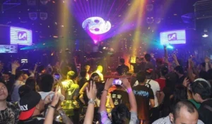 7-tempat-dugem-paling-hits-di-surabaya-untuk-weekend96-2