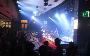 7-tempat-dugem-paling-hits-di-surabaya-untuk-weekend96-2