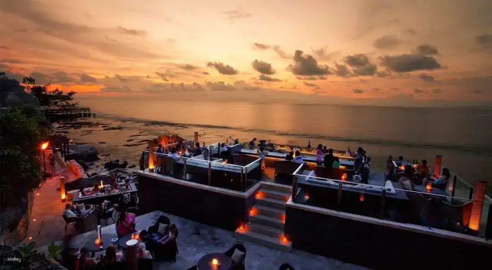 5-beach-club-paling-estetik-dan-santai-di-lombok