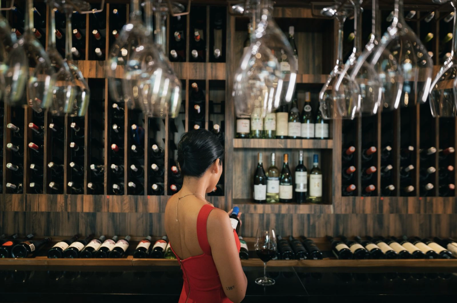 5-wine-bar-terkenal-di-jakarta-untuk-hangout-elegan